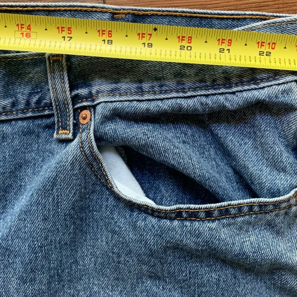 Men’s Y2K Levi’s 550 Relaxed Fit Jeans Size 48x30 - Picture 8 of 10